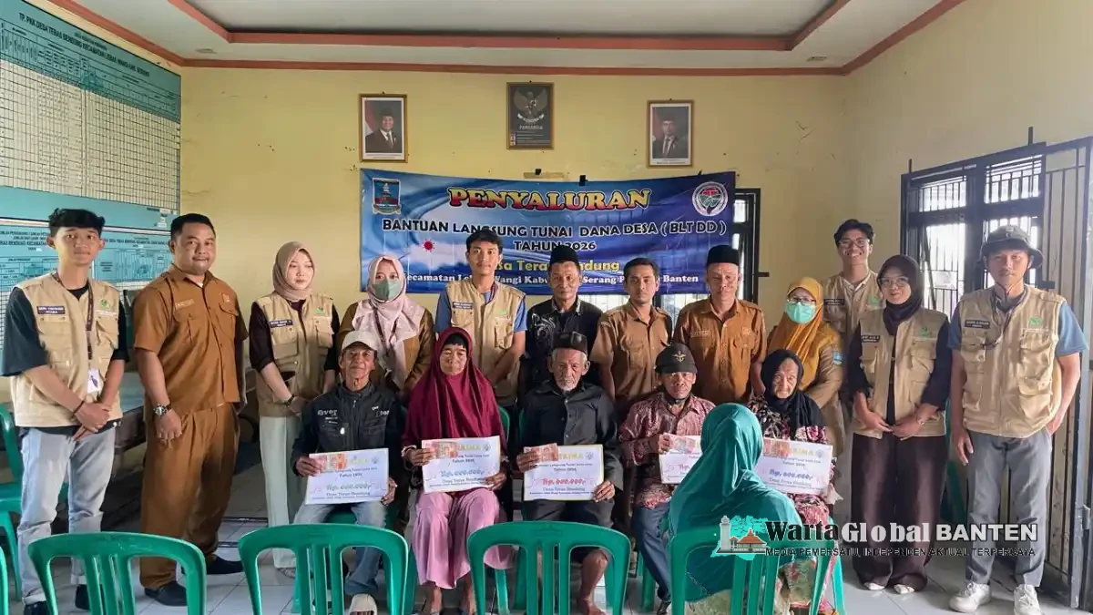 Bantu Pemerintah Desa, Tim KKM 29 Universitas Bina Bangsa Turut Sukseskan Distribusi BLT DD Teras Bendung Bantu Pemerintah Desa, Tim KKM 29 Universitas Bina Bangsa Turut Sukseskan Distribusi BLT DD Teras Bendung
