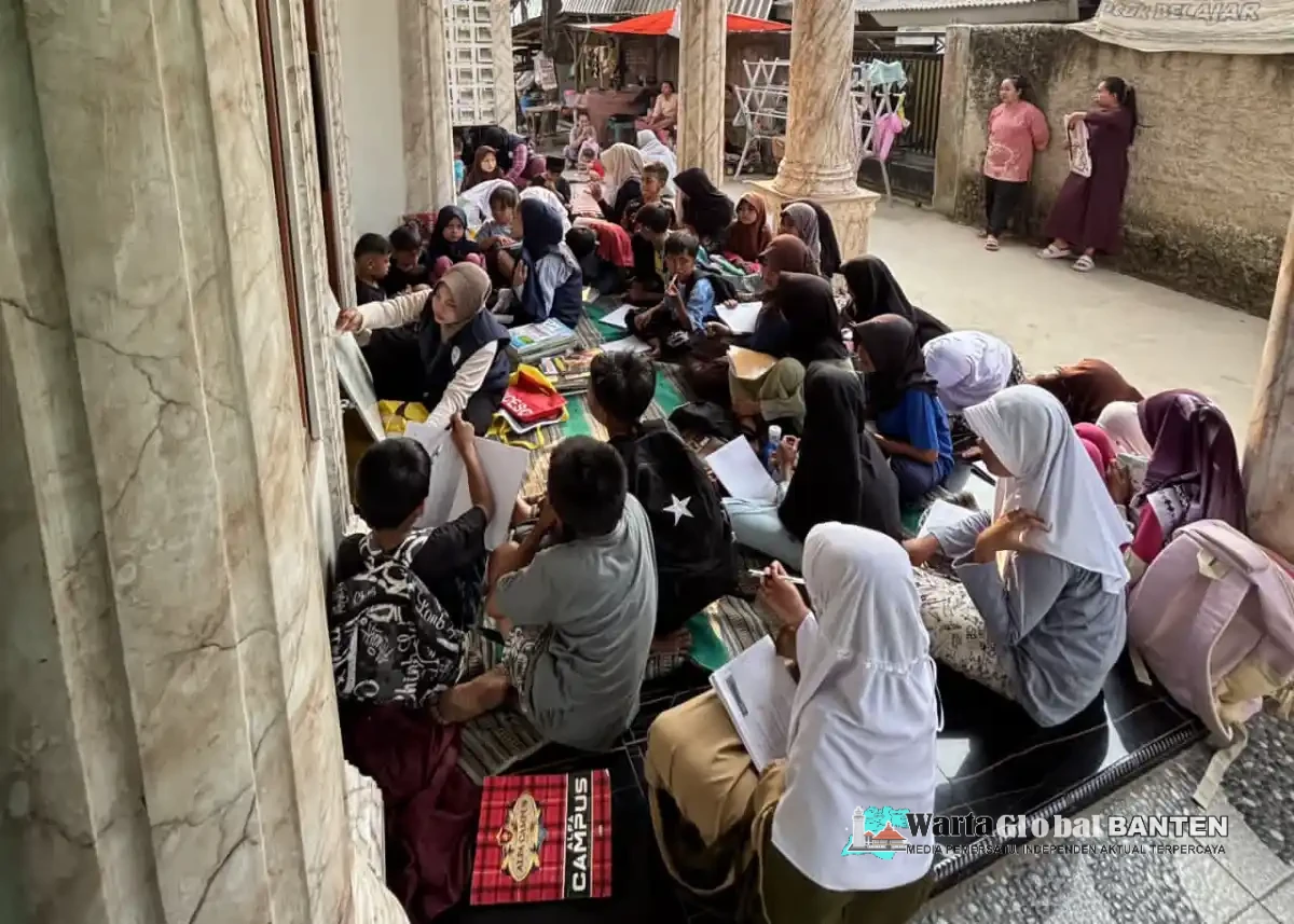 Belajar Bersama di Rumah Bimbel KKM UNIBA Kelompok 41 Hadir Di Desa Tambiluk Membangun Semangat Belajar dan Prestasi Anak